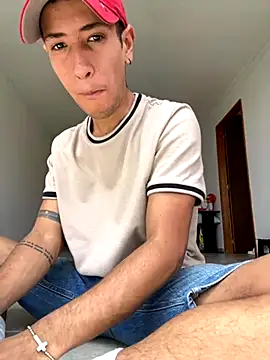 RetainedHound online show from October 5, 2025, 4:49 pm