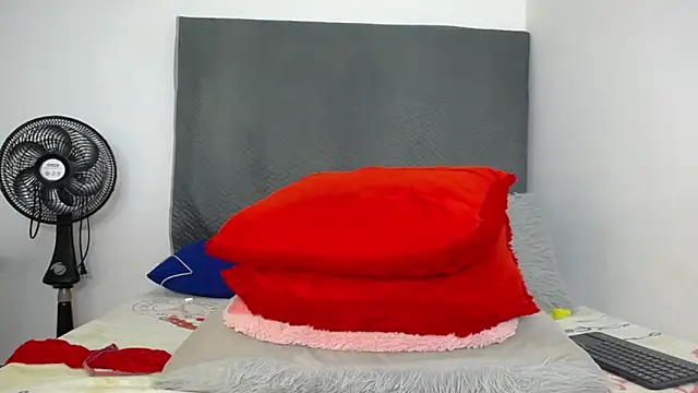 LoraineBigCockTs online show from March 7, 2025, 4:55 pm