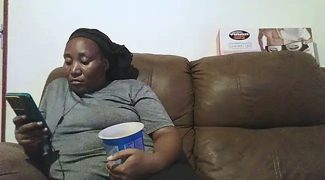 Snapshot of ebonytitts4u chatting on February 18, 2025, 5:21 pm ebonytitts4u online show from February 18, 2025, 5:21 pm
