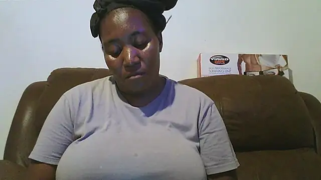 Snapshot of ebonytitts4u chatting on March 9, 2025, 5:39 pm ebonytitts4u online show from March 9, 2025, 5:39 pm