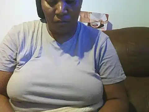 Snapshot of ebonytitts4u chatting on March 23, 2025, 4:38 am ebonytitts4u online show from March 23, 2025, 4:38 am