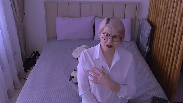 sabrinamacmarren online show from March 20, 2026, 9:58 am