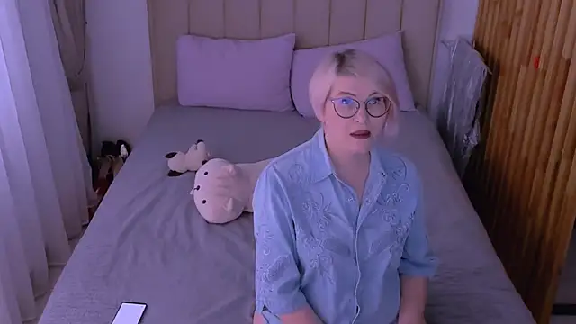 sabrinamacmarren online show from March 25, 2026, 2:34 pm