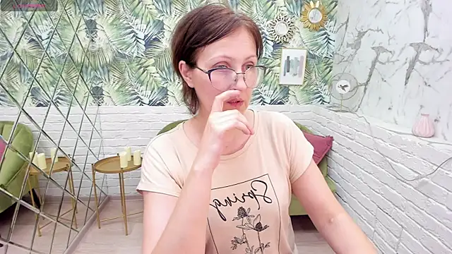 Snapshot of Paris_Cherry chatting on January 20, 2025, 2:22 am Paris Cherry online show from January 20, 2025, 2:22 am