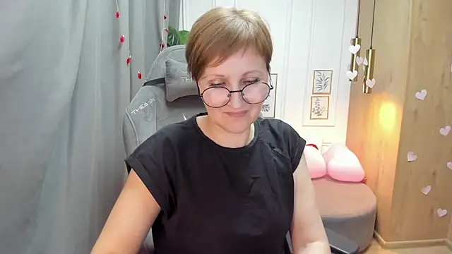 Snapshot of Paris_Cherry chatting on February 18, 2025, 7:41 pm Paris Cherry online show from February 18, 2025, 7:41 pm