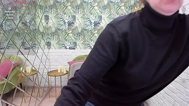 Snapshot of Paris_Cherry chatting on March 8, 2025, 4:56 am Paris Cherry online show from March 8, 2025, 4:56 am