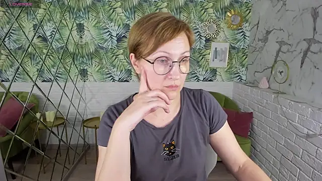 Snapshot of Paris_Cherry chatting on March 8, 2025, 11:07 pm Paris Cherry online show from March 8, 2025, 11:07 pm