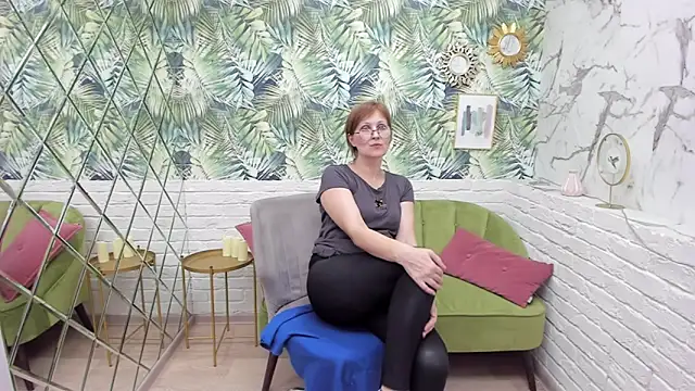 Snapshot of Paris_Cherry chatting on March 18, 2025, 2:15 am Paris Cherry online show from March 18, 2025, 2:15 am