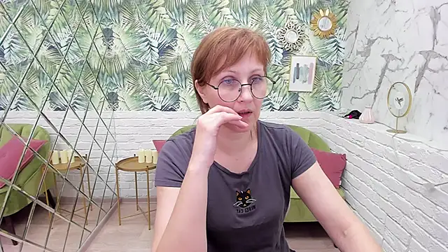 Snapshot of Paris_Cherry chatting on March 18, 2025, 8:04 pm Paris Cherry online show from March 18, 2025, 8:04 pm