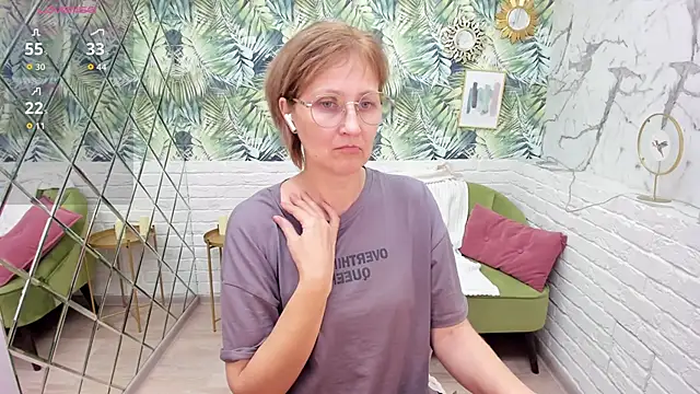 Paris Cherry online show from December 4, 2025, 7:33 pm