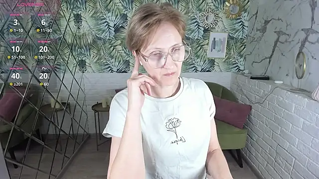 Paris Cherry online show from December 14, 2025, 8:02 pm