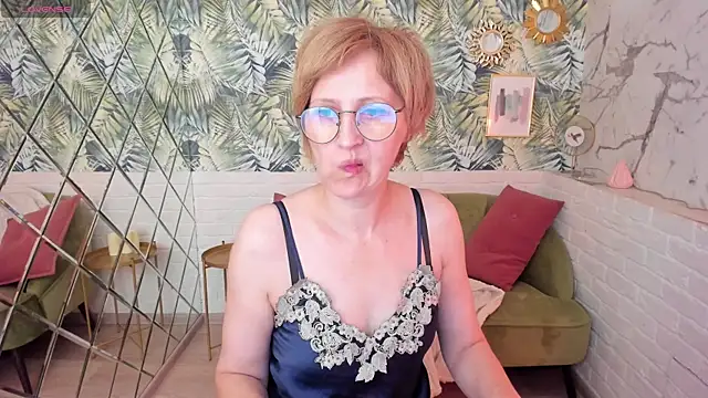 Paris Cherry online show from May 31, 2026, 6:09 pm