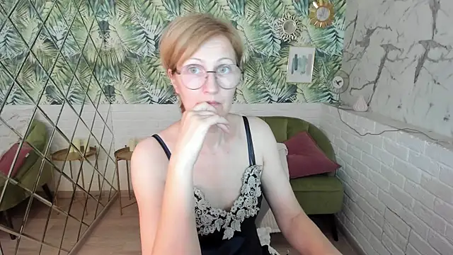 Paris Cherry online show from June 28, 2026, 6:03 pm