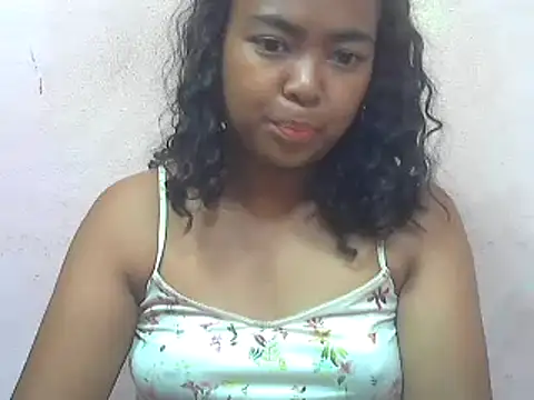 Snapshot of milkboobsgirl chatting on December 27, 2024, 8:13 am milkboobsgirl online show from December 27, 2024, 8:13 am