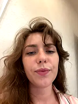Snapshot of MariiD chatting on December 2, 2024, 7:03 am MariiD online show from December 2, 2024, 7:03 am