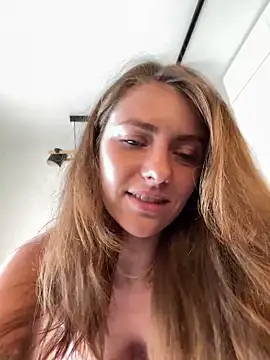 Snapshot of MariiD chatting on October 1, 2025, 9:04 am MariiD online show from October 1, 2025, 9:04 am