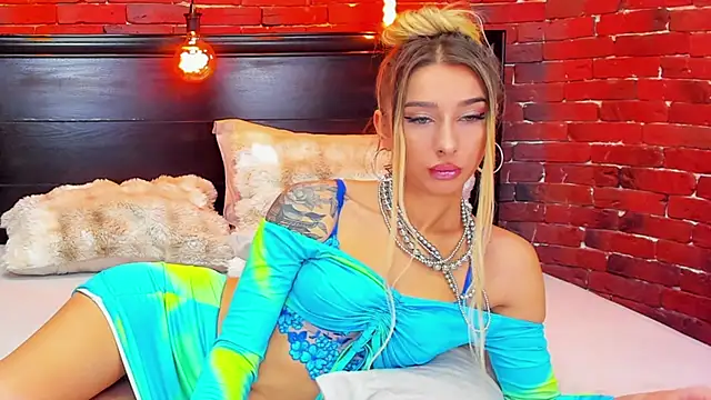 ChristynaRoss online show from February 7, 2026, 8:23 pm