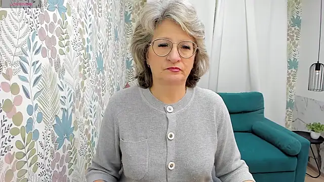 Snapshot of EvelynJoyful chatting on December 2, 2024, 5:15 am EvelynJoyful online show from December 2, 2024, 5:15 am