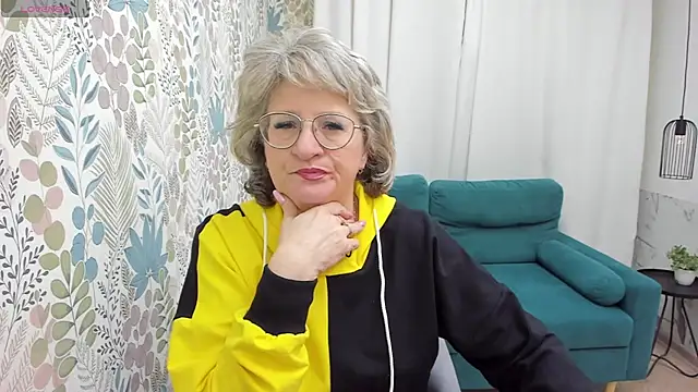 Snapshot of EvelynJoyful chatting on December 24, 2024, 5:16 am EvelynJoyful online show from December 24, 2024, 5:16 am