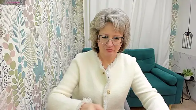 Snapshot of EvelynJoyful chatting on February 6, 2025, 5:14 am EvelynJoyful online show from February 6, 2025, 5:14 am