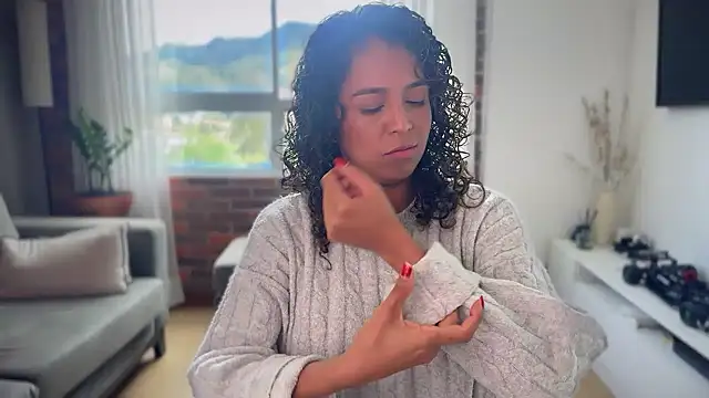 illaroom online show from January 27, 2025, 6:41 pm