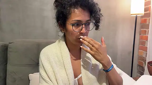 illaroom online show from October 22, 2025, 10:42 pm