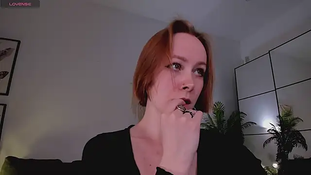 Snapshot of LilianKroft chatting on March 18, 2026, 11:57 am LilianKroft online show from March 18, 2026, 11:57 am