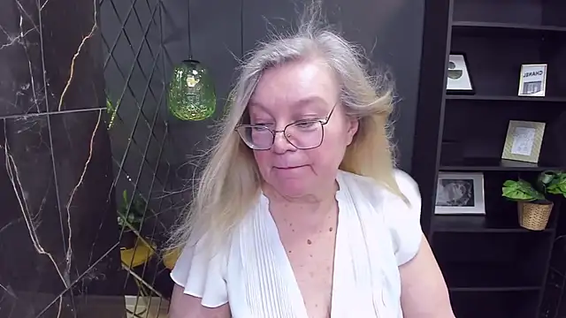 Snapshot of NataliMellow chatting on January 18, 2025, 7:37 pm NataliMellow online show from January 18, 2025, 7:37 pm