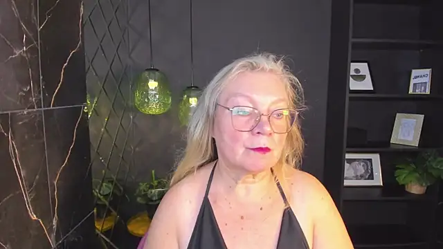 NataliMellow online show from October 18, 2025, 1:01 pm