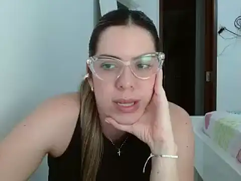 Snapshot of ashlymoon chatting on December 21, 2024, 3:47 am ashlymoon online show from December 21, 2024, 3:47 am