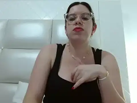 Snapshot of ashlymoon chatting on January 4, 2025, 12:37 am ashlymoon online show from January 4, 2025, 12:37 am