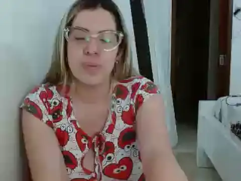 Snapshot of ashlymoon chatting on January 7, 2025, 12:03 am ashlymoon online show from January 7, 2025, 12:03 am
