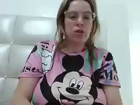 Snapshot of ashlymoon chatting on January 9, 2025, 1:50 am ashlymoon online show from January 9, 2025, 1:50 am