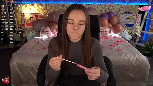 FoxyShy online show from March 4, 2026, 6:30 am