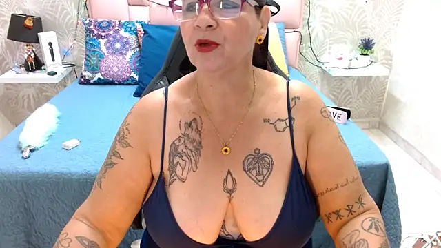 Snapshot of laura_riley chatting on December 20, 2024, 11:32 am laura riley online show from December 20, 2024, 11:32 am