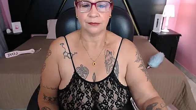 Snapshot of laura_riley chatting on February 8, 2025, 11:55 pm laura riley online show from February 8, 2025, 11:55 pm