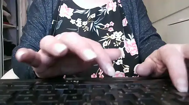 Snapshot of heidi60 chatting on February 24, 2025, 8:27 am heidi60 online show from February 24, 2025, 8:27 am