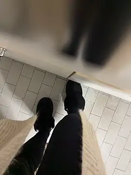 Snapshot of Wet-Pussycat chatting on December 4, 2025, 4:38 pm Wet-Pussycat online show from December 4, 2025, 4:38 pm