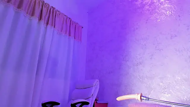 cristinapuerta  online show from April 16, 2026, 11:55 am