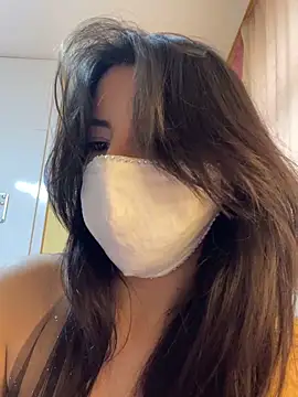 Snapshot of White-Petite chatting on February 7, 2026, 1:15 pm White-Petite online show from February 7, 2026, 1:15 pm