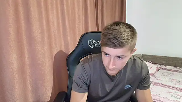 Todhorny9873 online show from February 19, 2025, 6:33 am