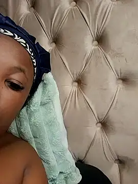 SWEETDOLLY29XX online show from October 23, 2025, 7:18 am