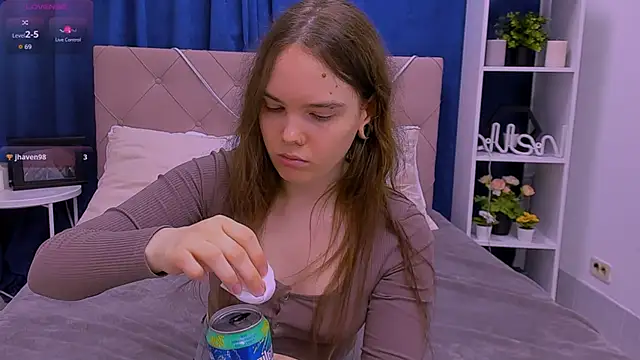 Janie JJ Curvie online show from February 1, 2026, 1:15 am