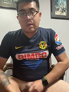 Snapshot of Moisesgtz04 chatting on January 16, 2025, 10:02 pm Moisesgtz04 online show from January 16, 2025, 10:02 pm