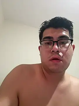 Snapshot of Moisesgtz04 chatting on September 17, 2025, 2:13 am Moisesgtz04 online show from September 17, 2025, 2:13 am