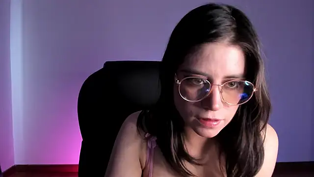 Snapshot of HazelKush chatting on October 4, 2025, 8:07 pm HazelKush online show from October 4, 2025, 8:07 pm