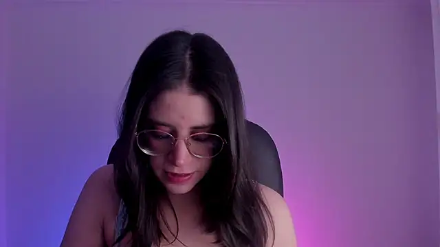 Snapshot of HazelKush chatting on November 7, 2025, 9:37 pm HazelKush online show from November 7, 2025, 9:37 pm