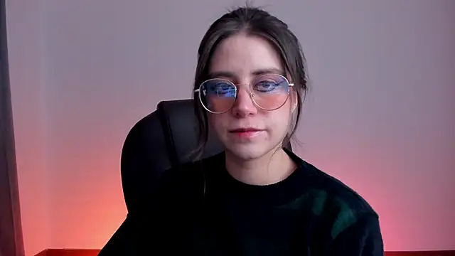 Snapshot of HazelKush chatting on November 18, 2025, 9:52 pm HazelKush online show from November 18, 2025, 9:52 pm