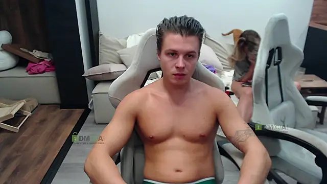 Snapshot of Sunny-Girl1 chatting on October 17, 2025, 8:33 pm Sunny-Girl1 online show from October 17, 2025, 8:33 pm