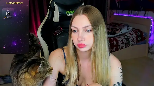 BiMolly online show from September 30, 2025, 10:15 pm